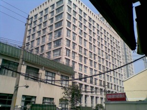 Das rechte Gebäude 曾宪梓楼